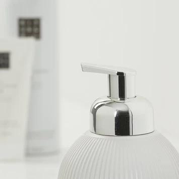 Sealskin Zeepdispenser Convex Wit Sealskin Zeepdispenser Convex Wit -Gamma Badkamer Winkel 123 3562