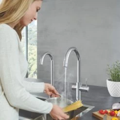 Grohe Red Compact Keukenkraan Met C-uitloop En 4 Liter Kokend Water Boiler Chroom -Gamma Badkamer Winkel 123 570
