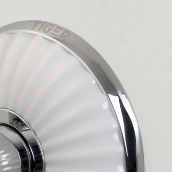 Tiger reserverolhouder Ivy chroom/wit hangend Tiger Reserverolhouder Ivy Chroom/wit Hangend -Gamma Badkamer Winkel 123 7466